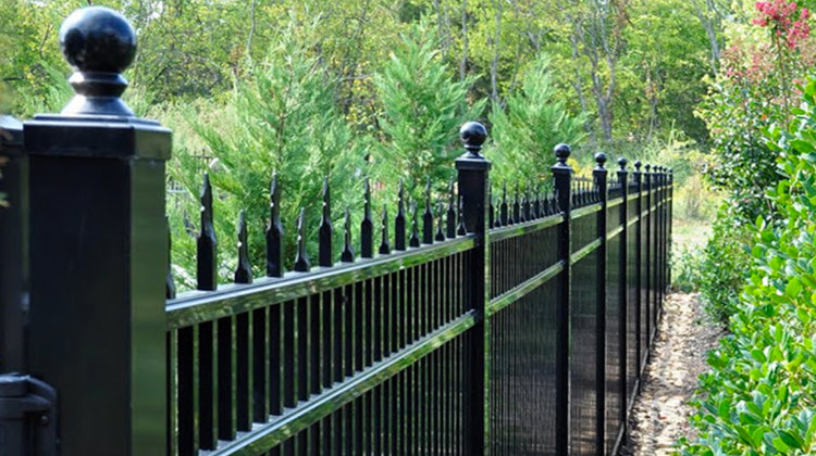 Advantages of Aluminum Fencing